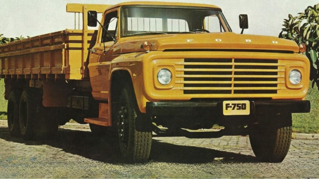 A Ford usava motor V8 de 4.5 nos anos 60 e a partir dos anos 70, passou a usar motor de 4.8 litros e potência de 190 cv.