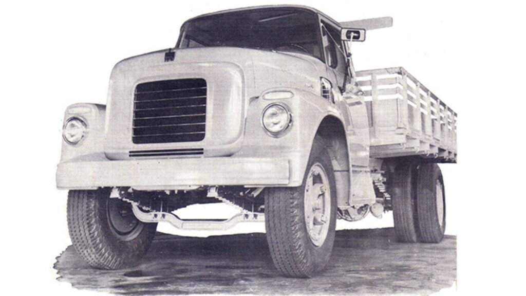 A International Harvester comercializou caminhões com motores 6 cilindros e V8, porém a companhia não se sobressaiu e encerrou suas atividades na metade dos anos 60.