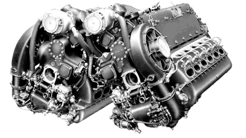 Os motores duplos (Doppelmotor) eram a união de dois modelos V12, formando um W24 e era composta pelas versões DB606, DB610 e DB613.