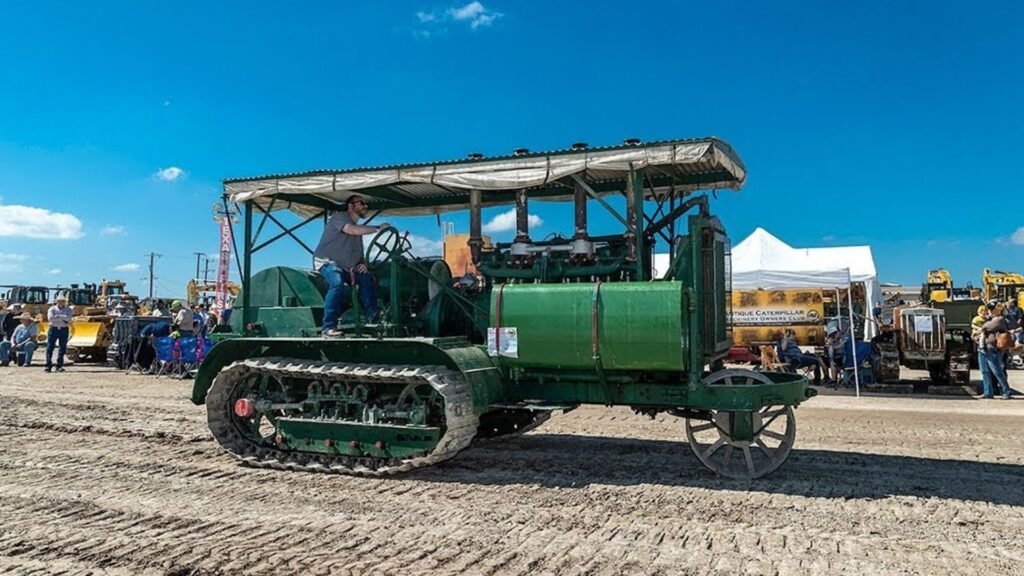 O maior trator de todos era o Holt 120, que tinha um enorme 6 cilindros de 34.7 litros e potência de 120 cv.