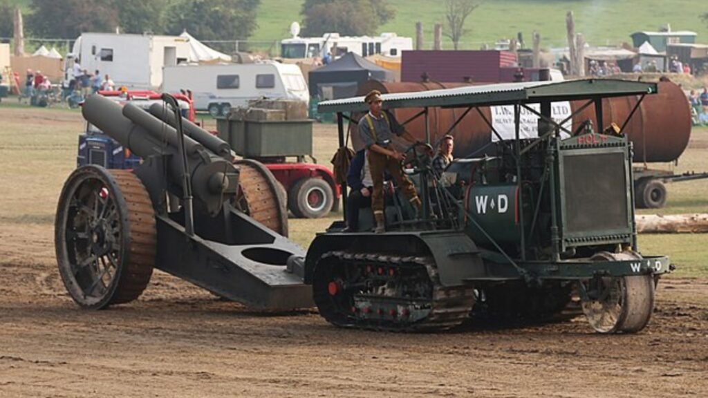 Holt 75 Caterpillar foi um dos modelos utilizados pelos aliados na Primeira Guerra para transportar equipamentos de batalha e também desencalhar veículos.