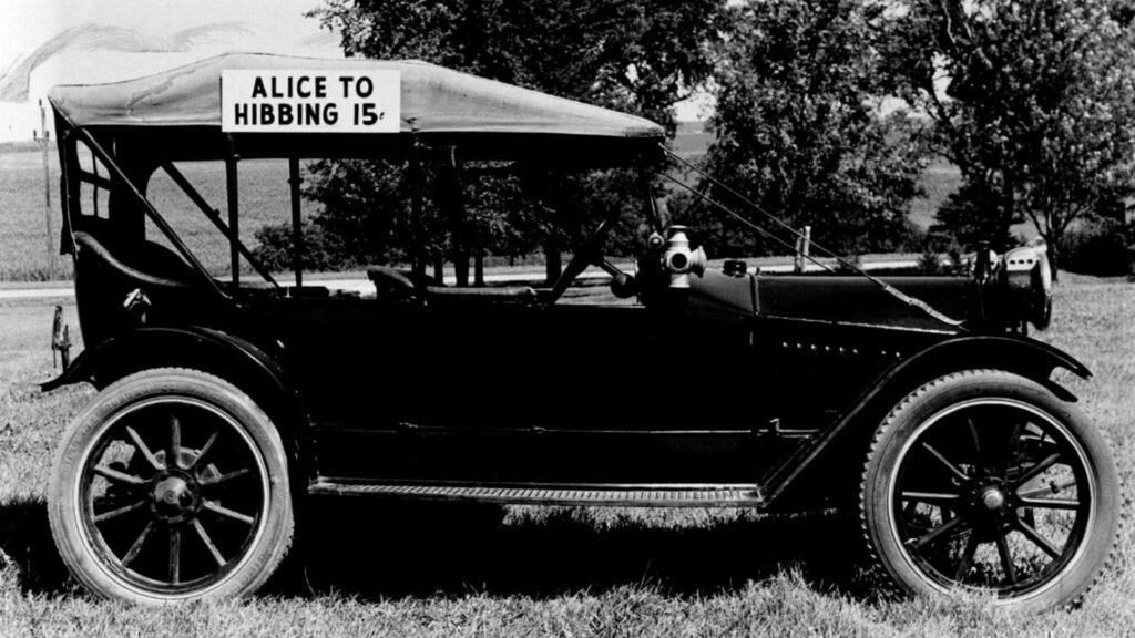O início de tudo foi um Hupmobile que Wickman não conseguiu vender. Até os anos 30 já tinha uma frota superior a 300 ônibus!