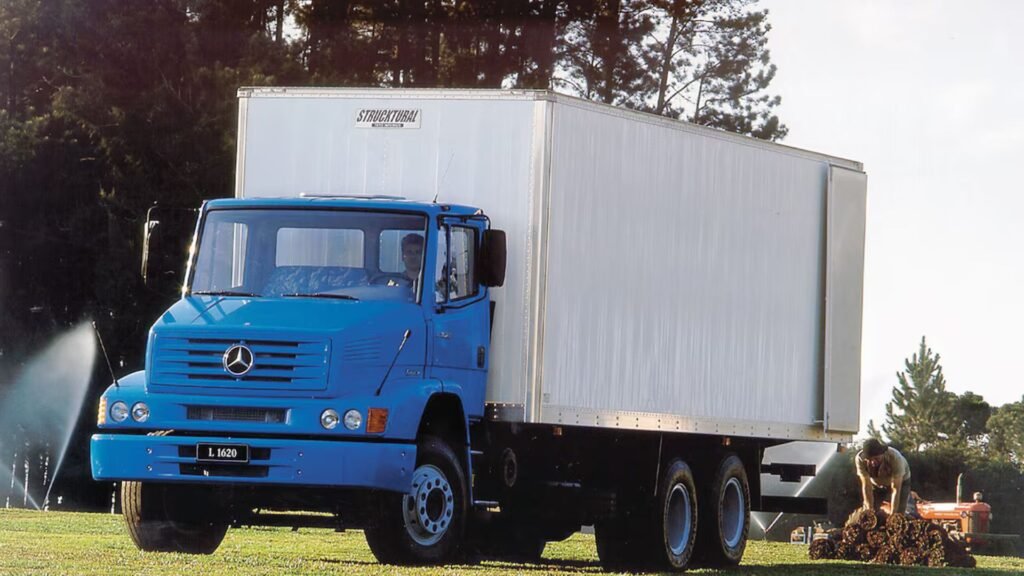 Mercedes-Benz L1620