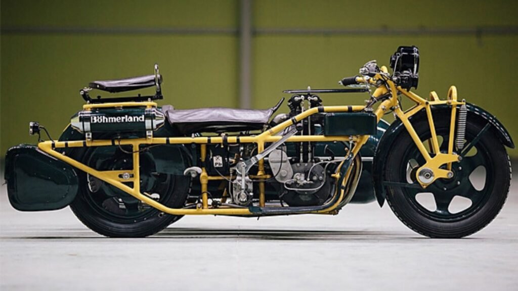 Entre os anos 20 e 30, a companhia tcheca Böhmerland fabricou motocicletas bem compridas que podiam levar até três pessoas (ou quatro com side-car)!
