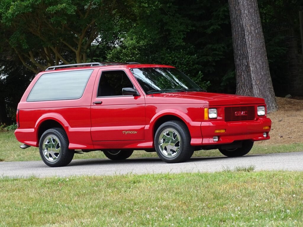 Em 1992 seria lançado o SUV Typhon que tinha o mesmo conjunto mecânico da Syclone, mas diferente da caminhonete, ela tinha mais opções de cores além do preto.