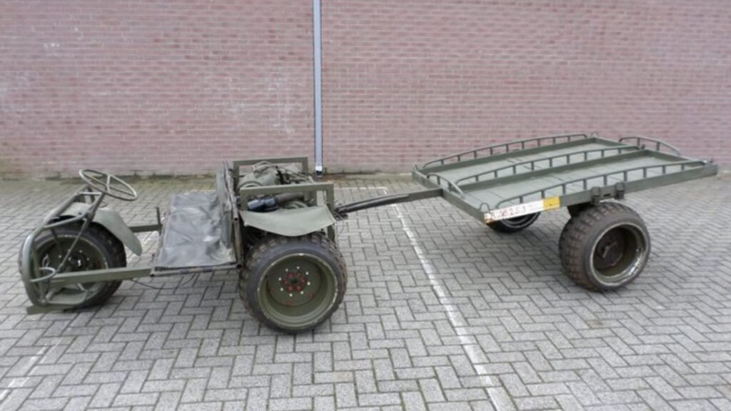 O veículo podia usar uma carreta, igualmente minimalista, cuja capacidade de carga era de 590 kg.