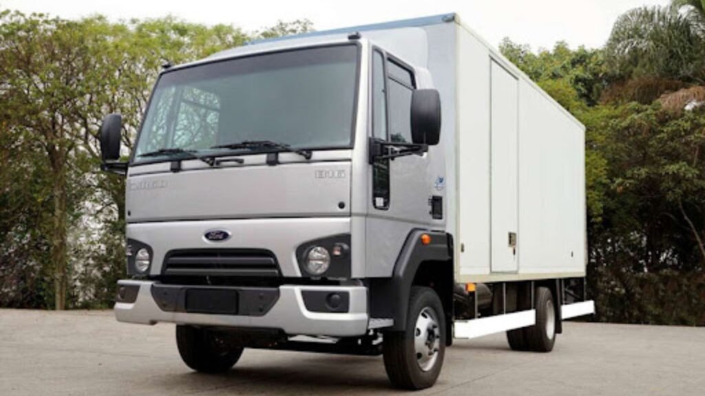 Ford Cargo 816 e 1119