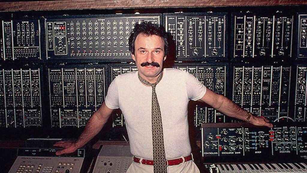 O músico Giorgio Moroder decidiu investir na ideia de Zampolli e o carro foi batizado de Moroder em sua homenagem!