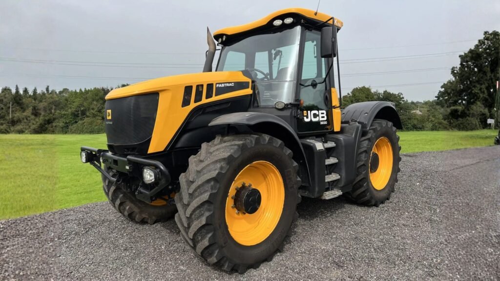 A partir dos anos 90, a companhia britânica JCB passou a vender o trator Fastrac que ficaria notório por seu alto desempenho, sendo capaz de andar tão rápido quanto um caminhão!