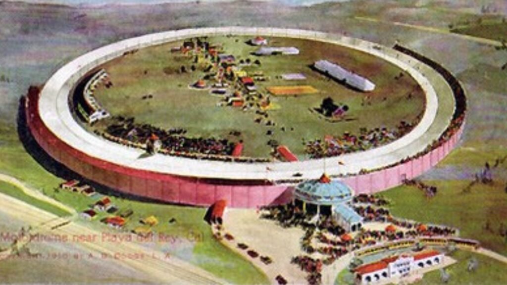 Moskovics construiu o Los Angeles Motordrome que tinha uma milha de distância e era um círculo perfeito sem retas.
