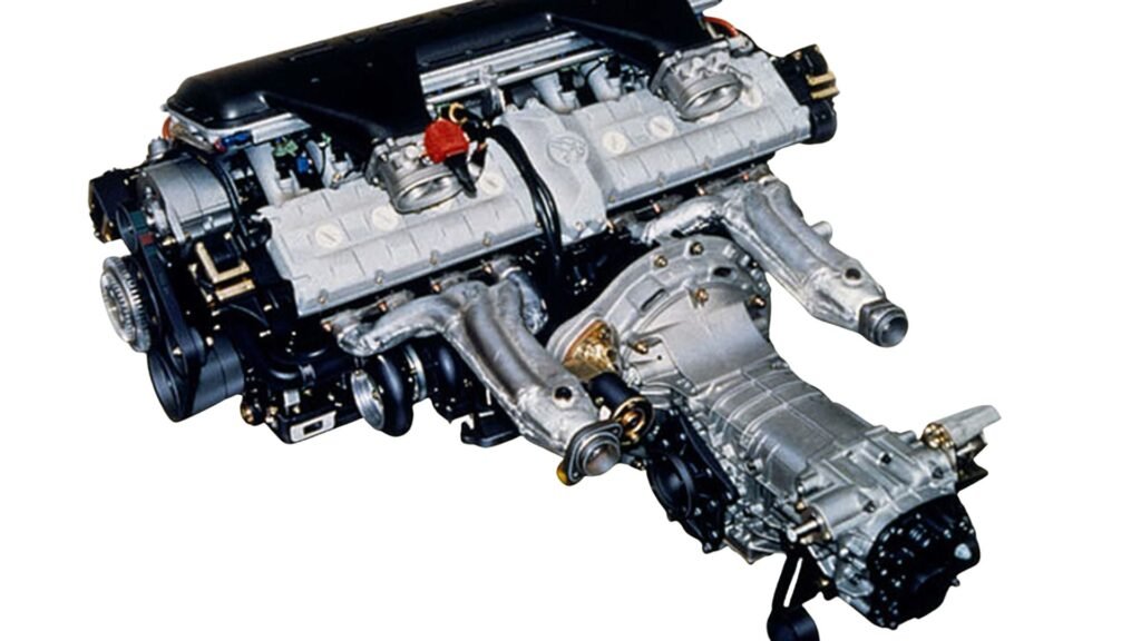 O motor do carro era um exótico V16 de 6 litros montado na transversal de desenvolvia 540 cv.