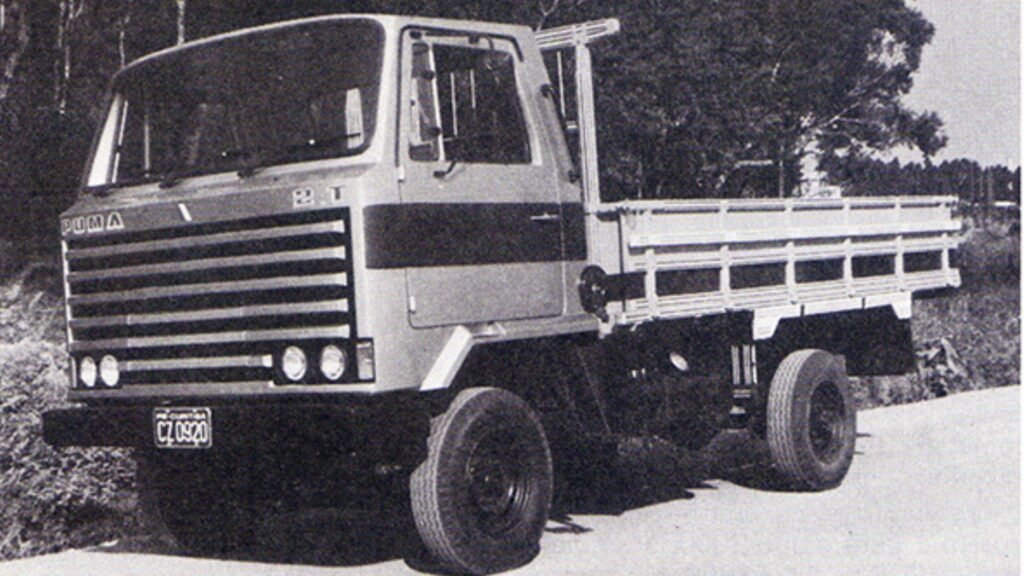 Em 1987 a empresa lançou o modelo 2.T com rodado simples e motor Diesel de 3 cilindros, porém a versão não fez sucesso e logo pararam de produzir o modelo.