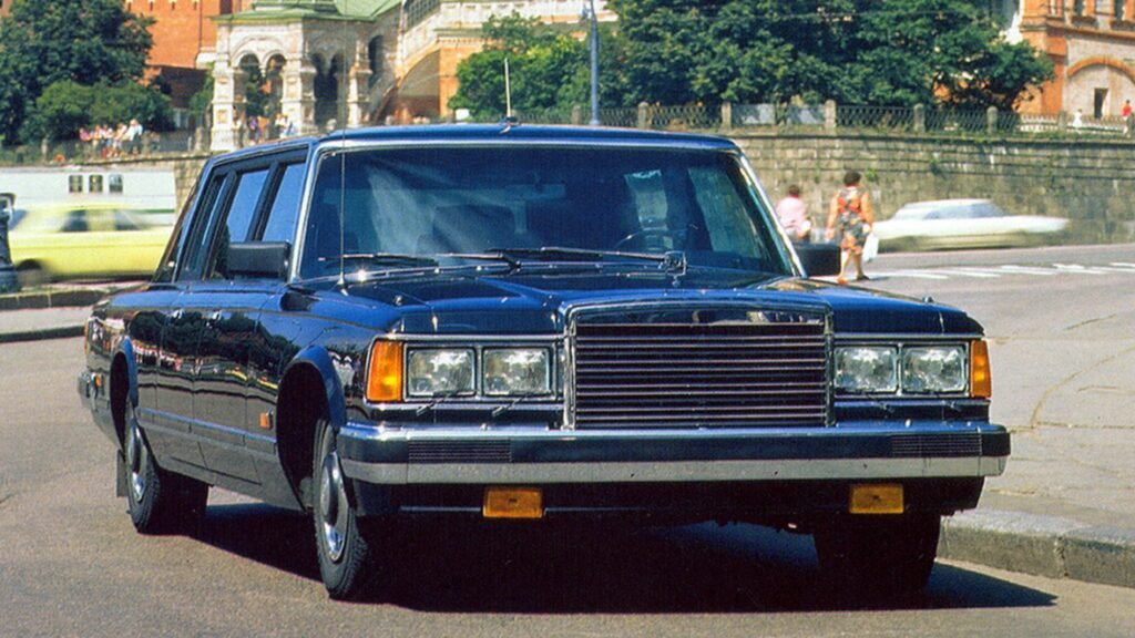 Entre os anos 70 a 2000 a companhia russa ZiL fabricou automóveis altamente luxuosos que serviram a governantes e chefes de estado na era da União Soviética!