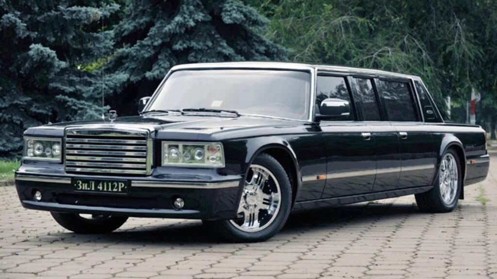 O modelo 4112R foi encomendado por Vladimir Putin e vinha com modernidades como sistema multimídia e seu motor recebeu injeção eletrônica.