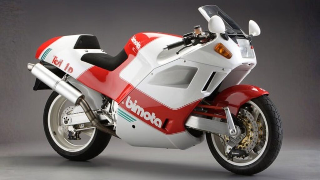 O primeiro produto a vir com a suspensão de Marconi foi a Tesi 1D, cuja mecânica era um V2 da Ducati de 103 cv.
