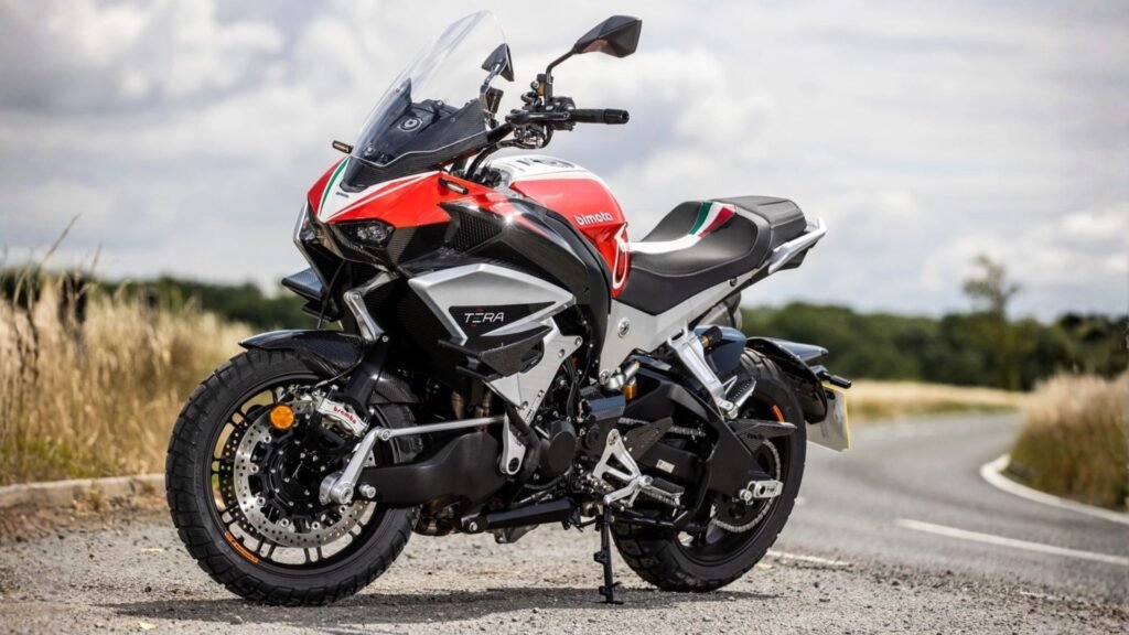 A Tesi H2 Tera é a primeira da linha tese a não ser uma monoposto, sendo uma bela big trail com motor de 200 cv.