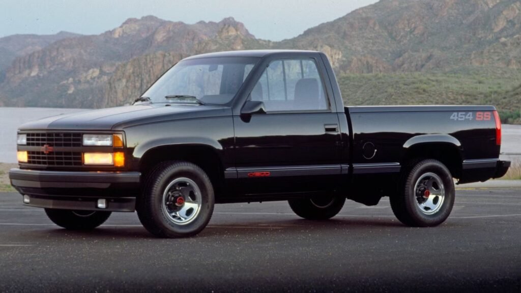 No início dos anos 90, a Chevrolet lançou a caminhonete esportiva 454 SS, sendo um modelo equipado com um imenso V8 de 7.4 litros!