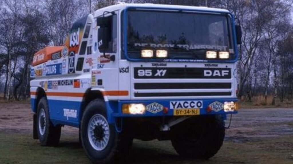 O DAF Turbo Twin de 1988 tinha potência combinada de 1200 cv que o fez ser tão veloz quando os automóveis da prova!