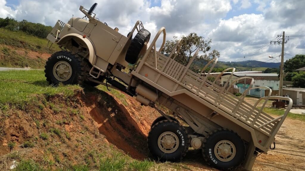 Nos anos 70, a Mercedes-Benz do Brasil em conjunto com a Engesa criaram o caminhão militar LG1519, que ficaria conhecido como 'Mamute'.