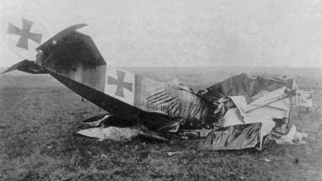 Avião alemão abatido após uma batalha aérea: Notícias sobre combates e bombardeios traumatizaram Santos Dumont!