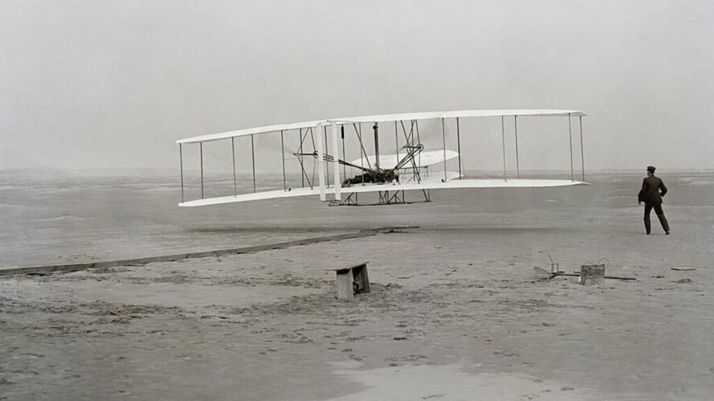 Em 1903, os irmãos Wilbur e Orville Wright realizaram o primeiro voo com um veículo mais pesado do que o ar!