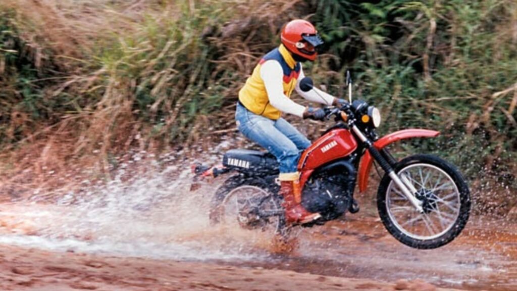 Entre os anos 80 e 90, a Yamaha lançou no Brasil a DT180 que ficou notória por ser muito boa no fora de estrada, sendo um grande sucesso de vendas!