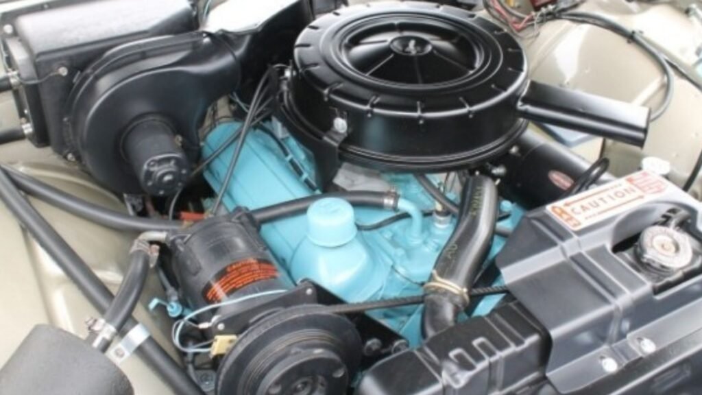 Nos anos 60, a Pontiac arrumou uma solução rápida e barata para conseguir um motor 4 em linha: tirar uma bancada de cilindros de um V8!