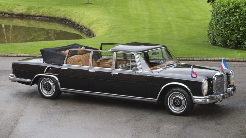 Entre os anos 60 a 80, a Mercedes-Benz fabricou o extremamente luxuoso sedã 600 que conquistou desde astros da música e cinema até ditadores!