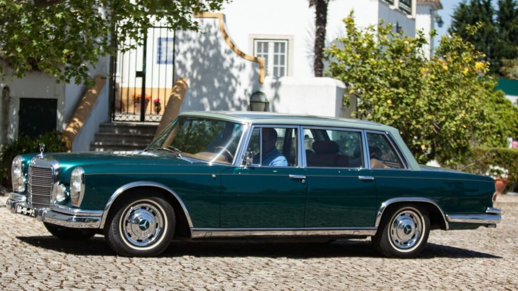 O sedã 600 comum já era um carro muito luxuoso e tinha ótimo desempenho, sendo capaz de passar dos 200 km/h de máxima!