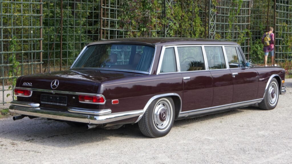 O 600 Pullman foi o carro mais caro do mundo quando foi lançado em 1963 e tinha 6,24 metros de comprimento e 3,90 de entre-eixos.