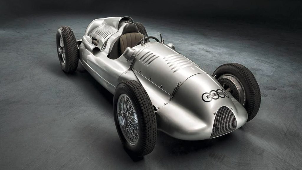 Auto Union Typ D foi o último carro de corrida que, diferente dos outros carros, usava motor V12 para se enquadrar nas normas da época, porém era tão veloz quanto as versões de 16 cilindros.