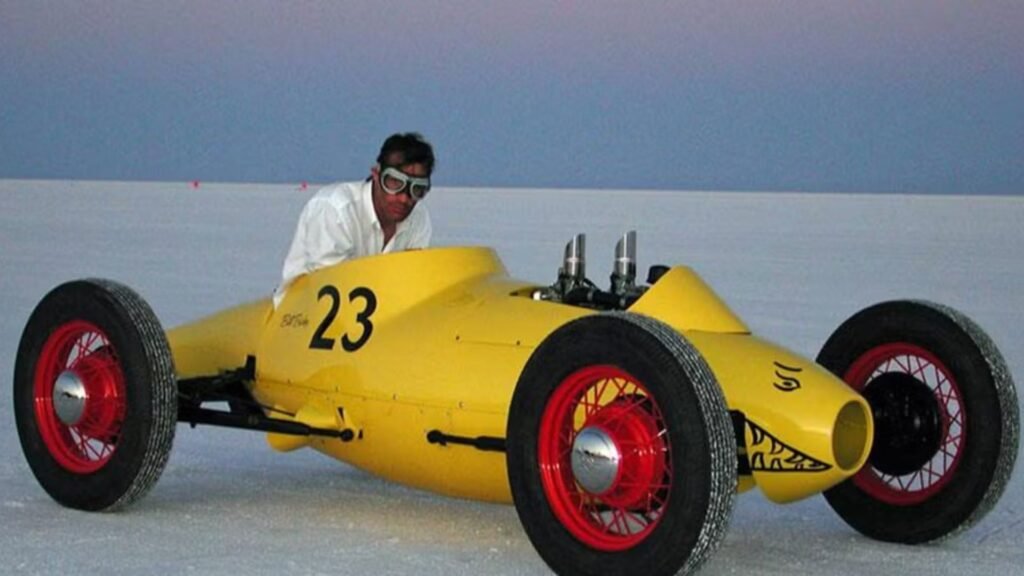 Após a Segunda Guerra Mundial, acharam interessante usar tanques de avião para equipar hot-rods, os tornando extremamente velozes!