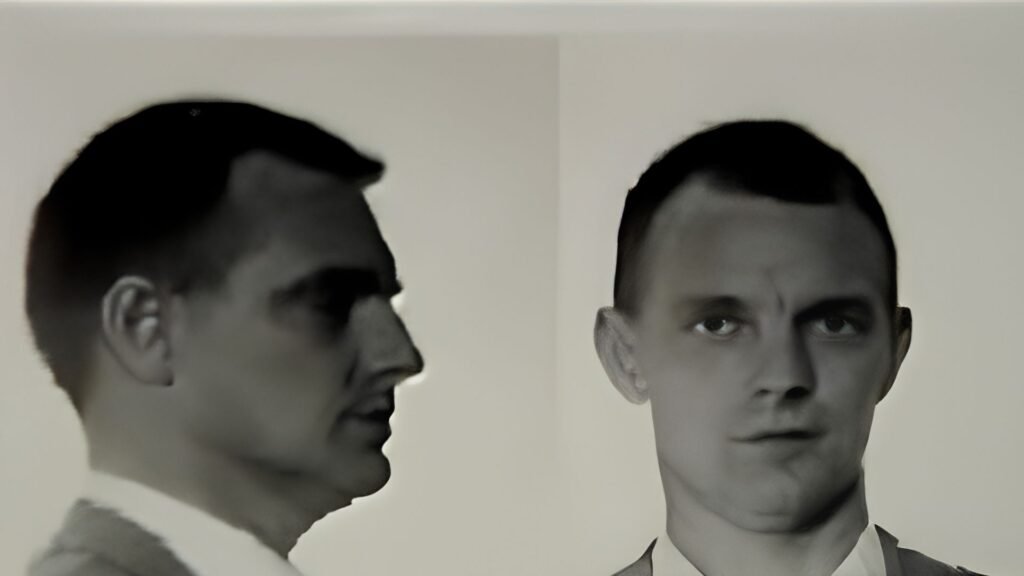 Jerry Dean Michael era procurado pelo FBI desde o início dos anos 60 e quando decidiu ser transexual, assumindo seu novo nome Liz Carmichael, conseguiu despistar as autoridades.
