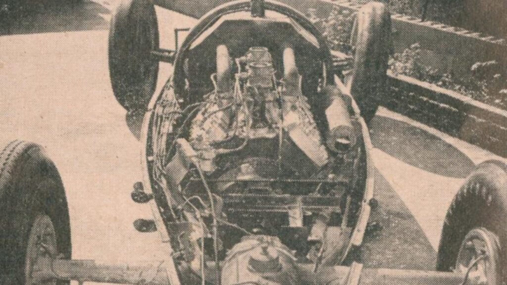 O tanque era baixo e esguio, mas era o suficiente para acomodar todo o conjunto mecânico e ainda acomodar o piloto!