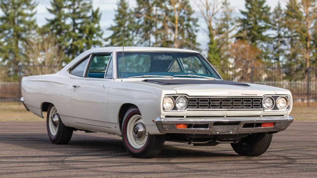 O Plymouth Road Runner foi lançado em 1968 pensado para ser um esportivo barato e acessível que usou a imagem do simpático Papa Léguas da Warner Bros.