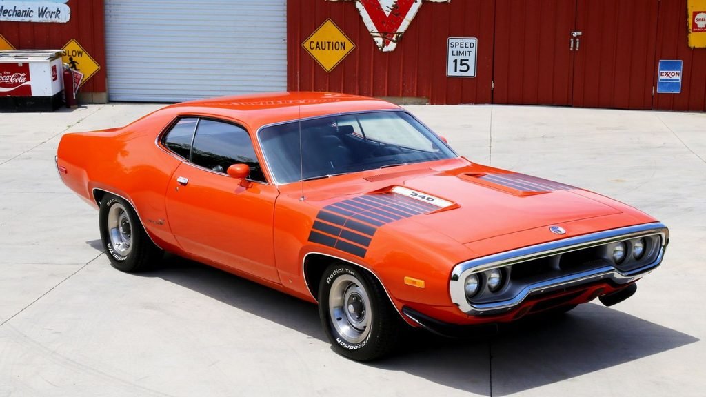 Em 1971, o Road Runner passou a vir com visual mais agressivo. Foi a última versão a ter opção do motor 426 Hemi.