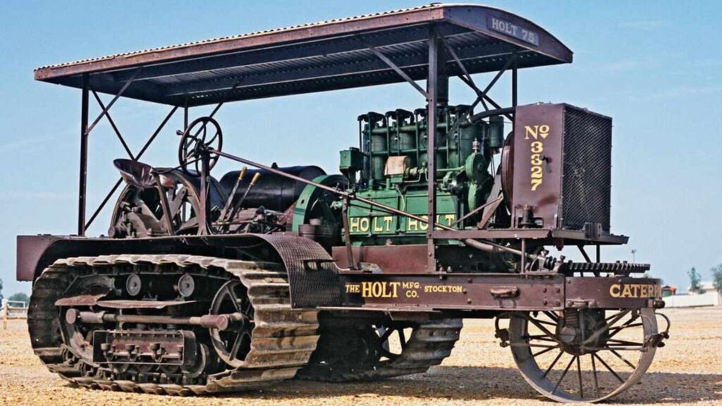 Os tratores Holt Caterpillar fariam sucesso tanto na agricultura, quanto nos campos de batalha, sendo que os britânicos compraram muitos exemplares durante a Primeira Guerra Mundial.
