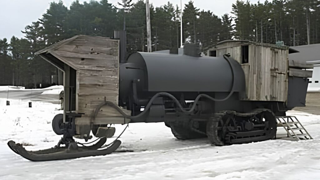 Steam Log Hauler de Orlando Lombard é o primeiro trator de esteira do mundo, que podia usar tanto rodas quanto esquis na dianteira.